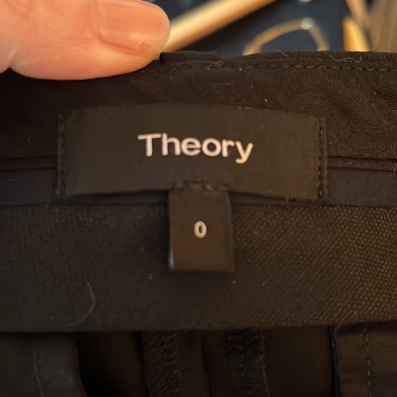 Theory Treeca Cropped Wool Pants - Picture 4 of 7